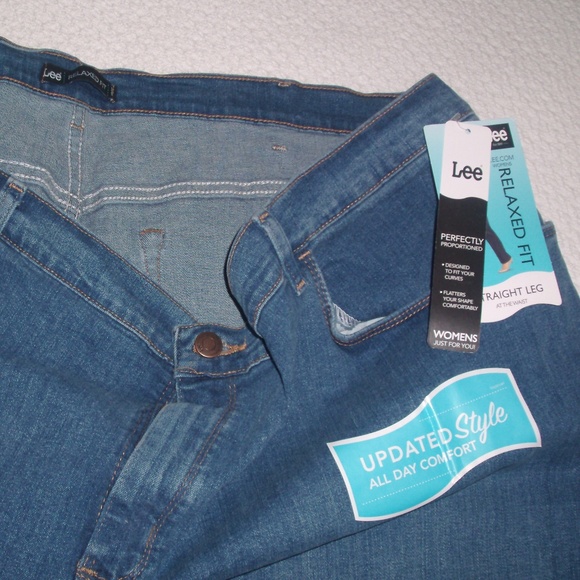 NWT Lee Relaxed Fit Straight Leg Denim Jeans Sits at Waist Fits Curves 24W 3X - Picture 3 of 9